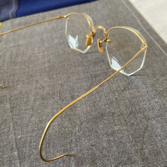 𝑽𝒊𝒏𝒕𝒂𝒈𝒆 12-𝒌𝒂𝒓𝒂𝒕 𝑮𝒐𝒍𝒅-𝒇𝒊𝒍𝒍𝒆𝒅 ✨ 𝑾𝒊𝒓𝒆 𝑭𝒓𝒂𝒎𝒆 𝑮𝒍𝒂𝒔𝒔𝒆𝒔 ✨ 𝒆𝒚𝒆𝒈𝒍𝒂𝒔𝒔𝒆𝒔 👓 𝒈𝒆𝒐𝒎𝒆𝒕𝒓𝒊𝒄 𝒔𝒉𝒂𝒑𝒆 - Picture 7 of 9